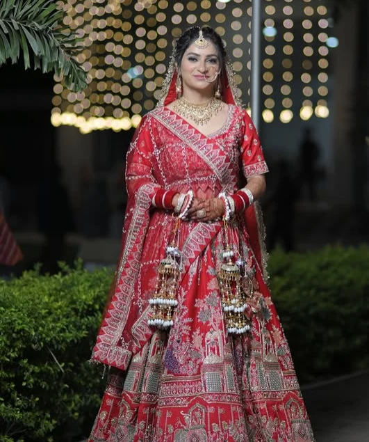 A Tara bridal look with red lehenga and traditional jewellery